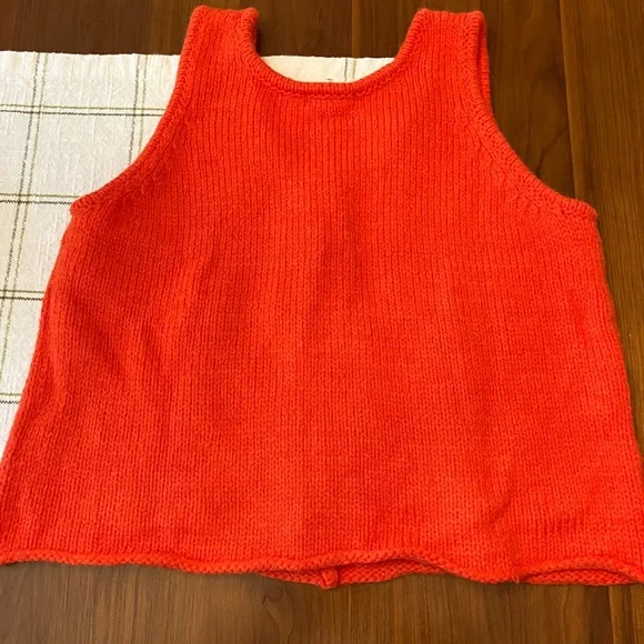 H&M Sweater Tank (L) - Picture 3 of 5